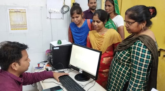 पीलीभीत में स्वास्थ्य विभाग के रिकॉर्ड में 1150 स्वर्गवासी भी आयुष्मान