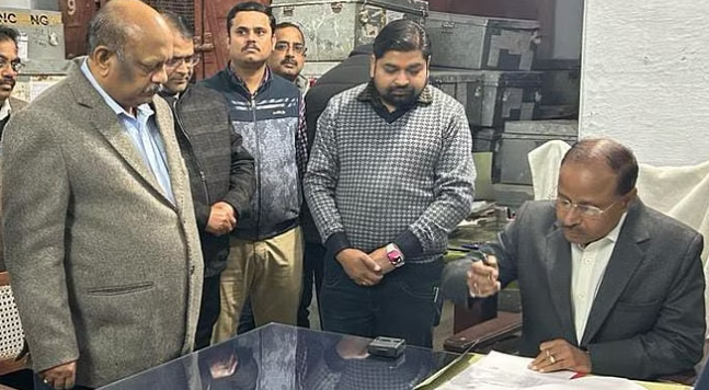 पीलीभीत में वागत डीएम ने संभाला चार्ज, विकास कार्यों की जानी हकीकत