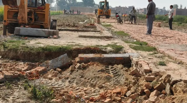 पीलीभीत रोड पर पांच कॉलोनियों पर चला योगी का बुलडोजर, इन बिल्डरों पर बीडीए की कार्रवाई