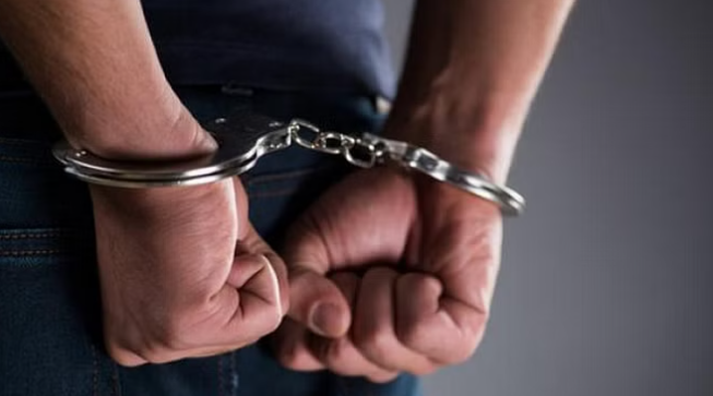 मैनपुरी में पुलिस भर्ती परीक्षा में सॉल्वर गैंग के चार सदस्य गिरफ्तार, पास कराने का ठेका लेकर 800 किमी से आए थे