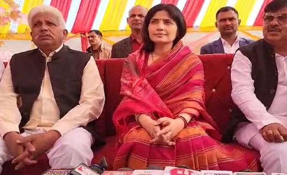 मैनपुरी पहुंची सांसद डिंपल यादव, यूसीसी पर बोलीं-भारत धर्मनिरपेक्ष देश है, वोट बंटवारे के लिए सरकार यह कर रही
