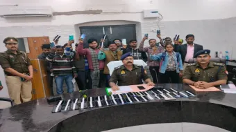 हरदोई में सर्विलांस टीम ने सौंपें 10.60 लाख के 50 मोबाइल फोन, लोगों ने जताई खुशी