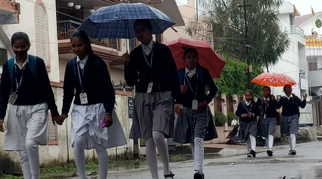 पीलीभीत में बारिश से लड़खड़ाई बिजली, 20 घंटे ठप रही शहर की आपूर्ति