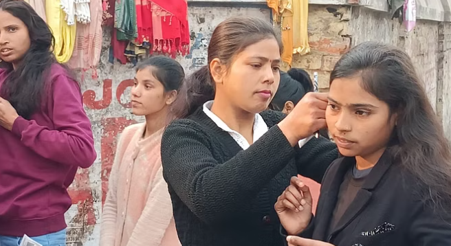 पीलीभीत में मानसिक अभिरुचि के सवालों को हल करने में लगा समय
