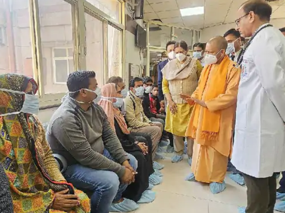 CM योगी के काफिले को एस्कॉर्ट कर रही कार हादसे की शिकार हो गई, 15 लोग घायल, 2 की मौत