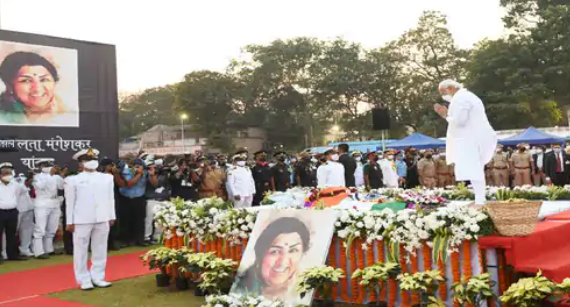 स्वर कोकिला लता मंगेशकर की दूसरी पुण्यतिथि है आज, जानिए उनकी जिंदगी के कुछ खास पल
