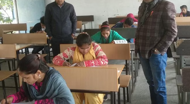 पीलीभीत में संस्कृत बोर्ड परीक्षा , गैर हाजिर रहे चार परीक्षार्थी