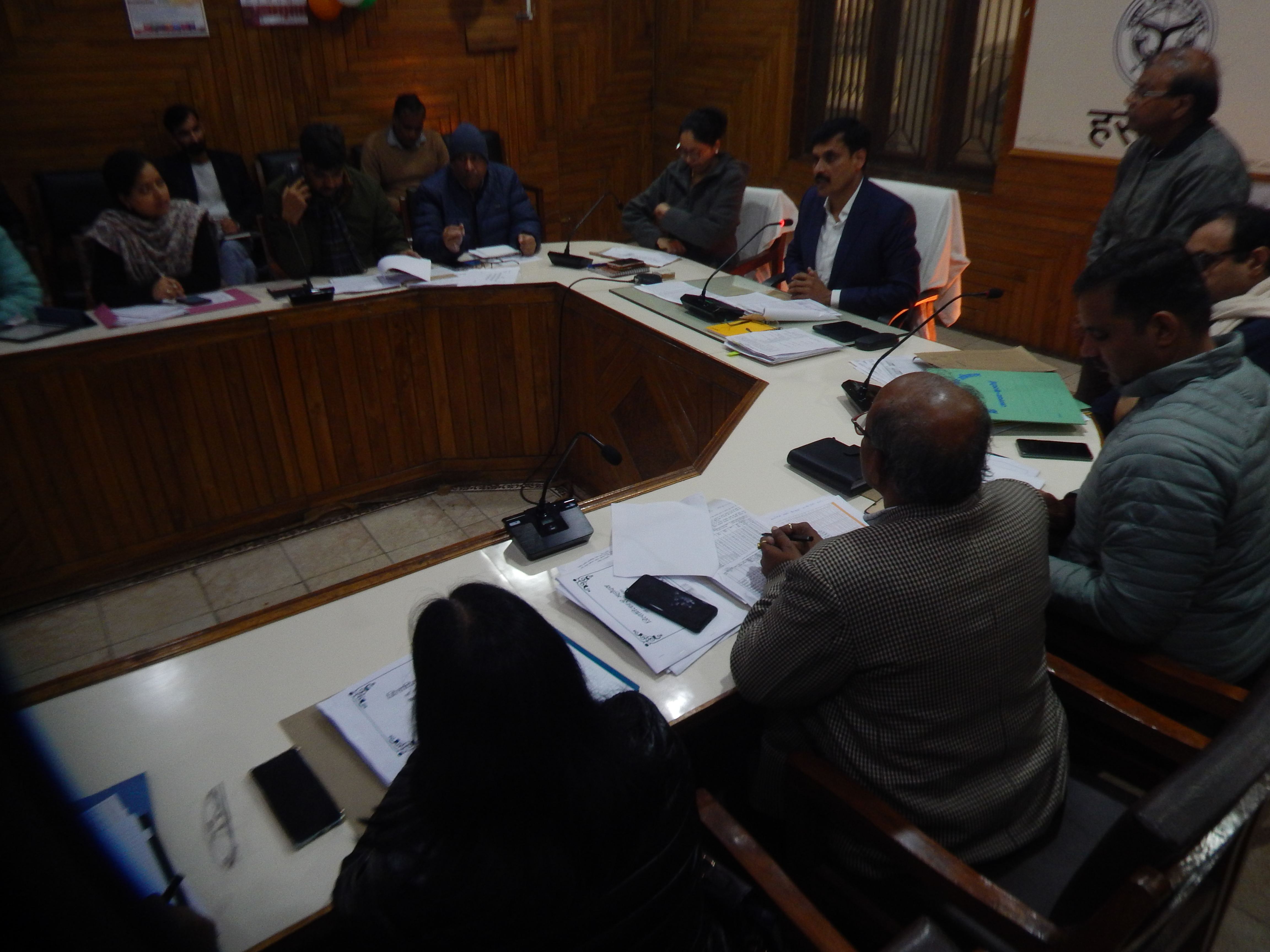 हरदोई:जिलाधिकारी की अध्यक्षता में हुई समाज कल्याण एवं ग्राम्य विकास विभाग की समीक्षा बैठक