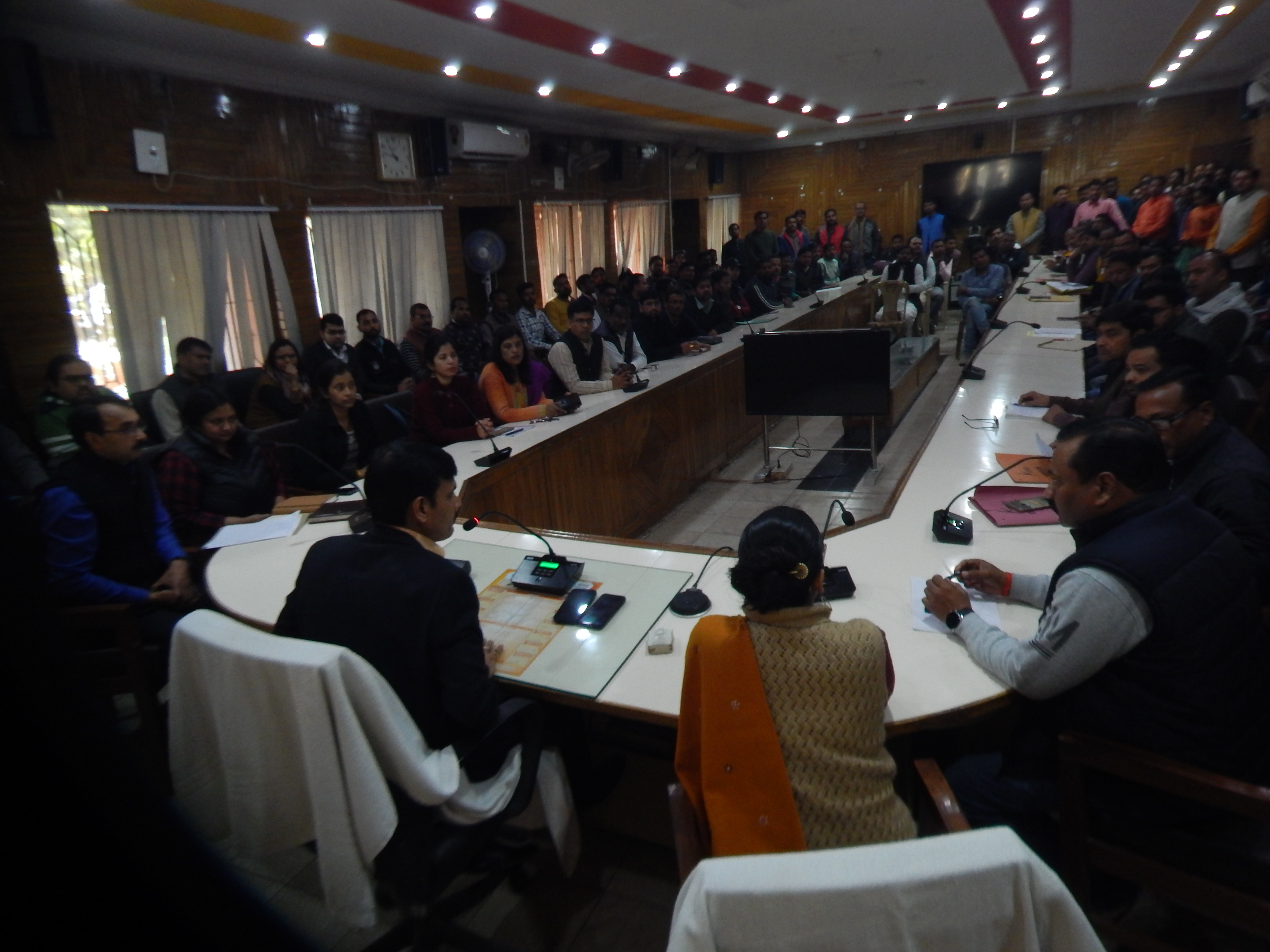 हरदोई : मतदान प्रतिशत बढ़ाने हेतु लोगों को जागरूक किया जायें:- जिला निर्वाचन अधिकारी