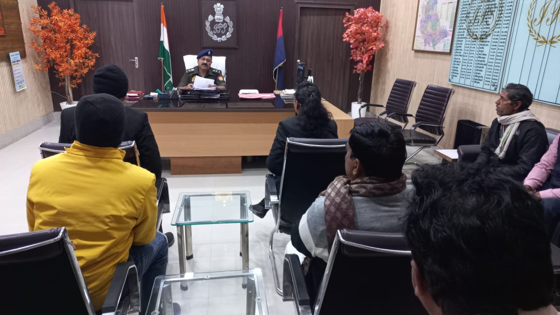 हरदोई : पुलिस अधीक्षक ने जनता दर्शन में सुनी फरियादियों की समस्या।