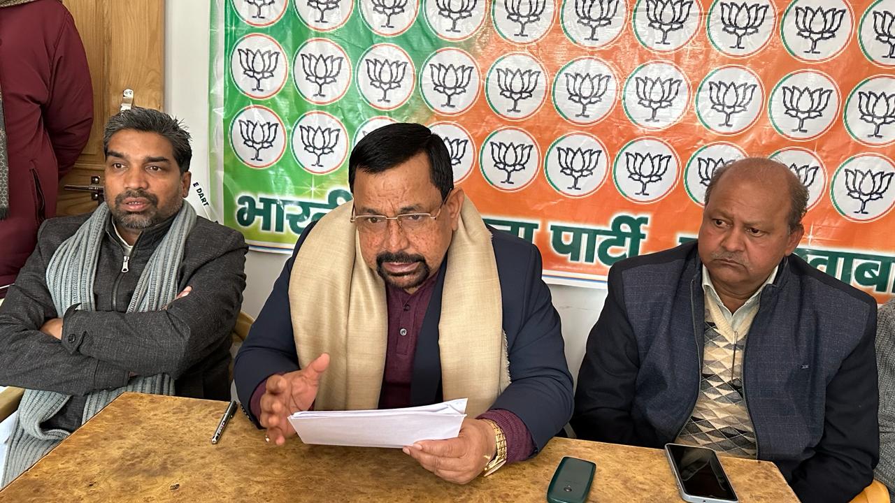 फर्रुखाबाद:जिला कार्यालय के निकट स्थित भाजपा लोकसभा चुनाव के केंद्रीय कार्यालय पर सांसद मुकेश राजपूत ने पत्रकार वार्ता को संबोधित किया