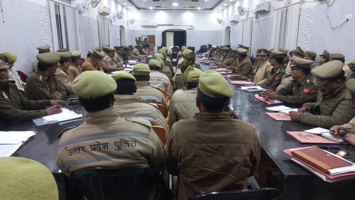 पुलिस अधीक्षक हरदोई द्वारा की गयी गोष्ठी, गोष्ठी में अपराधों की समीक्षा व उसके रोकथाम हेतु दिये गये आवश्यक निर्देश