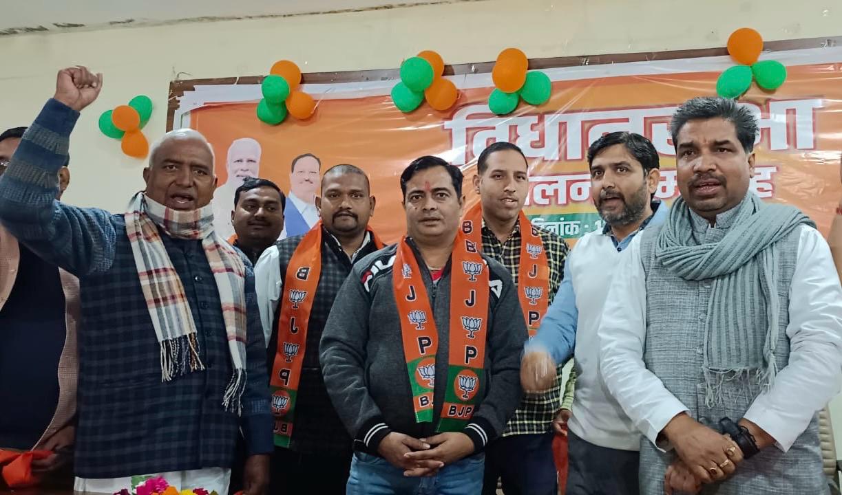 फर्रुखाबाद:विधानसभा स्तर पर आयोजित हुए कार्यक्रमों में पार्टी के वरिष्ठ नेताओं ने अन्य दलों से आए हुए लोगों को दिलाई भाजपा की सदस्यता