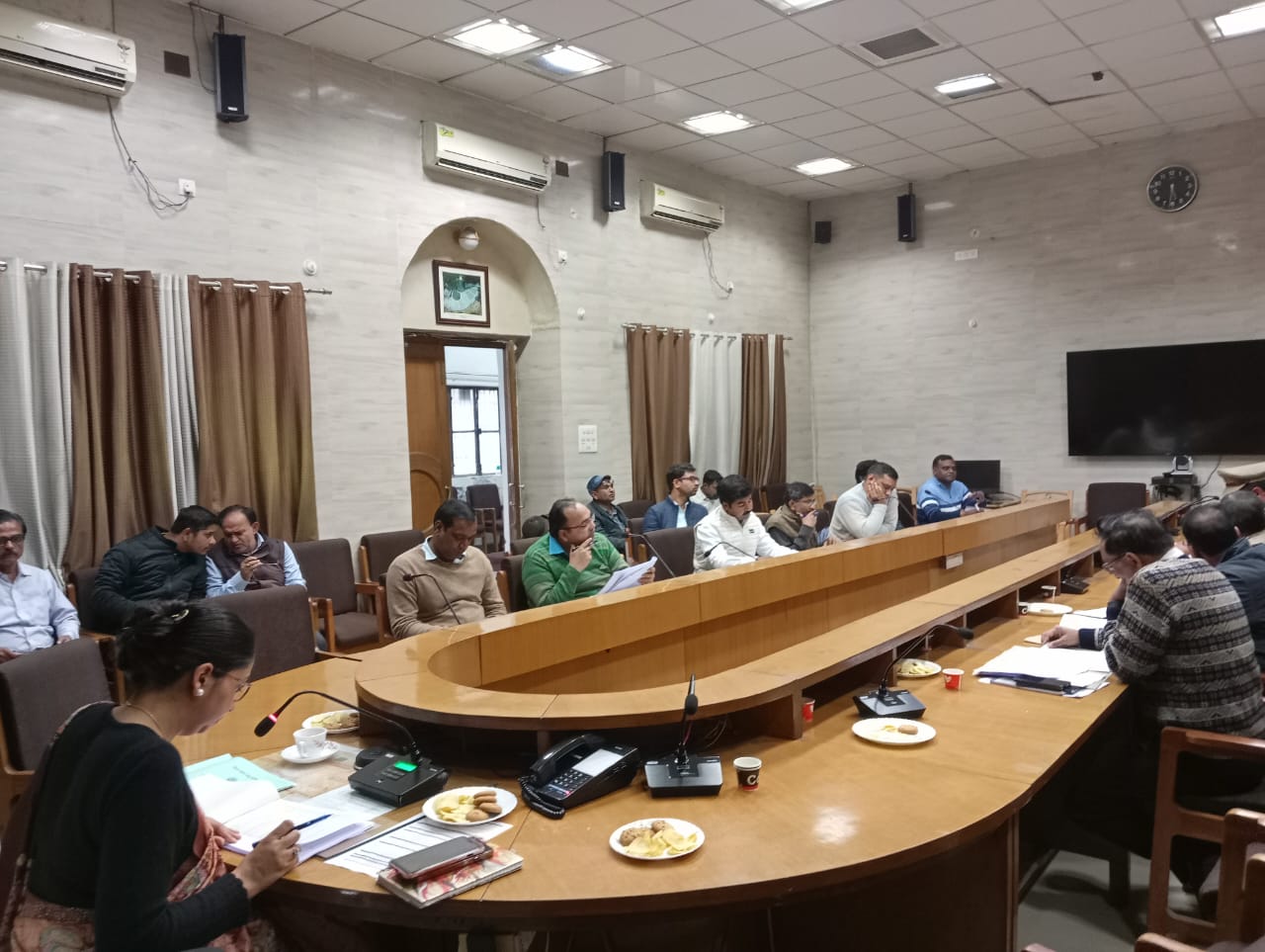 हरदोई:जिलाधिकारी की अध्यक्षता में हुई बैठक