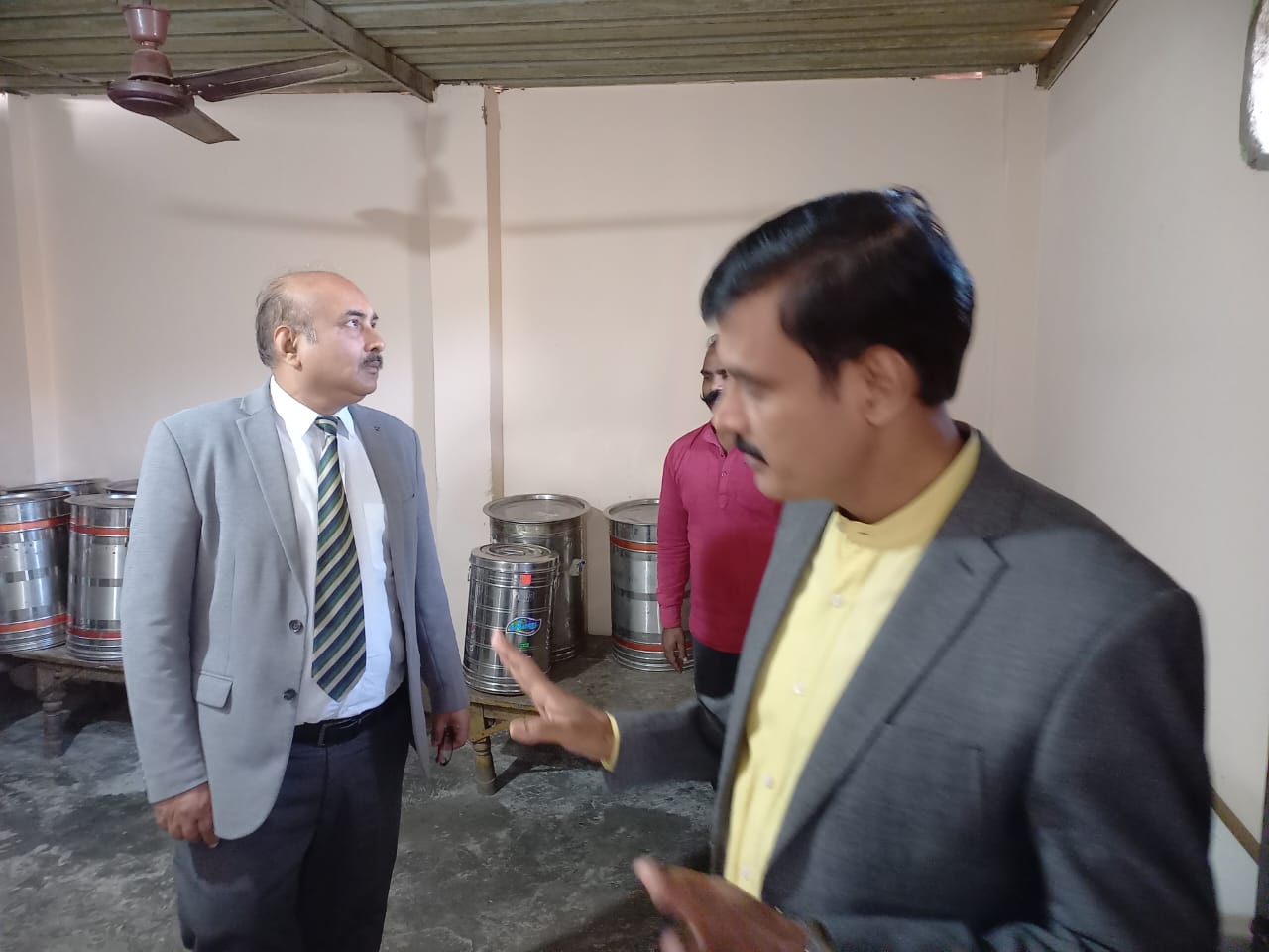 हरदोई : बाल बंदियों को समय पर गुणवत्ता परक मीनू के अनुसार नास्ता एवं भोजन देंः-जिला जजसम्पे्रक्षण गृह के साथ भोजनालय में विशेष सफाई व्यवस्था रखें:- जिलाधिकारी