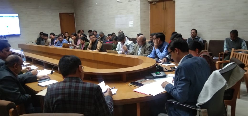 हरदोई: शिकायतों के निस्तारण के साथ रैकिंग में सुधार के विशेष प्रयास करेंः-मंगला प्रसाद सिंहलगातार खराब श्रेणी मे रहने वाले विभागों की जवाबदेही तय की जायेगी:-जिलाधिकारी