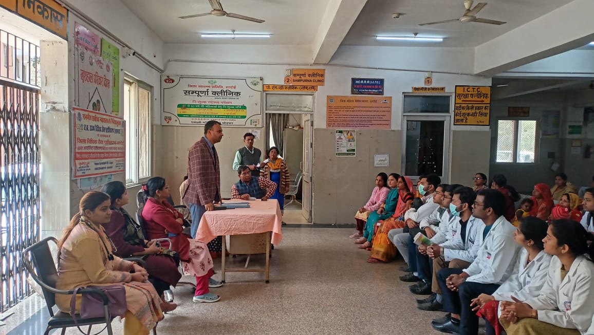 हरदोई : कार्य स्थल पर महिलाओं का यौन उत्पीड़न रोकथाम, निषेध और निवारण अधिनियम 2013 महिला जिला अस्पताल में हुई बैठक