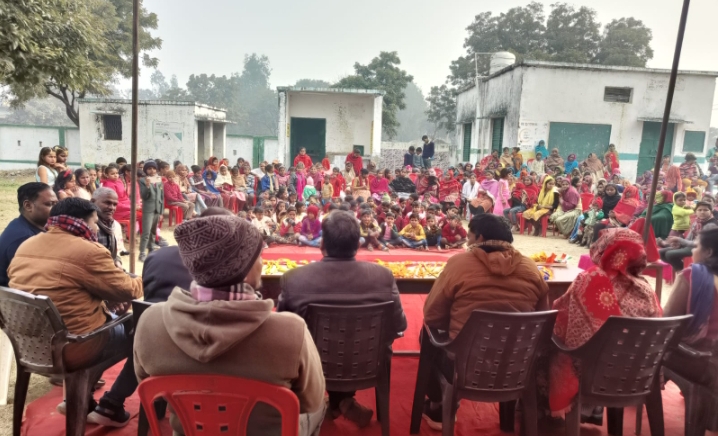 बरेली - मझगवां ब्लॉक क्षेत्र के गांव मानपुर के प्राथमिक विद्यालय में शिक्षक व अभिभावकों बैठक व वार्षिक उत्सव का पर ही धूमधाम से आयोजन किया गया।