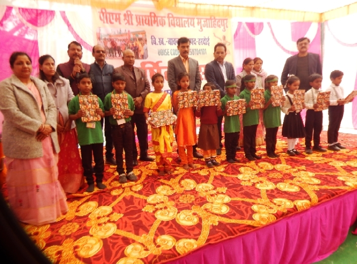 हरदोई : बच्चों में प्रतिभा अनुशासन एवं समर्पित शिक्षकों के कारण निखरती है:- जिलाधिकारी