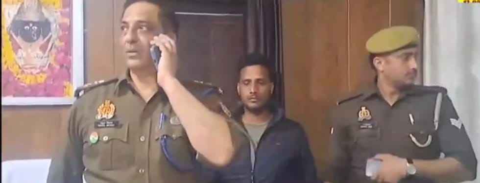 मैनपुरी के  ब्लूमिन्ग बड्स स्कूल में पुलिस की परीक्षा में पकड़ा गया मुन्ना भाई