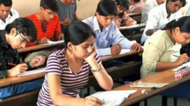 मैनपुरी में पुलिस भर्ती परीक्षा का पेपर लीक होने के बाद बोर्ड परीक्षा पर नजर, बेहद कड़ी निगरानी में पहुंचे प्रश्नपत्र
