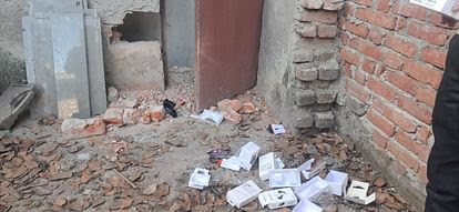 पीलीभीत की सुनगढ़ी में मोबाइल की दुकान से 10 लाख के फोन चोरी