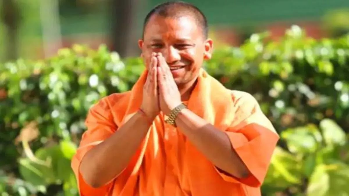 सीएम योगी ने किया बाढ़ प्रभावित इलाकों का दौरा