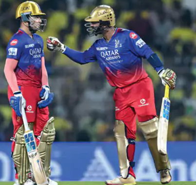 चेन्नई सुपरकिंग्स (CSK) ने RCB को 6 विकेट से हरा दिया