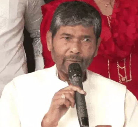 केंद्रीय मंत्री के पद से रालोजपा के राष्ट्रीय अध्यक्ष पशुपति पारस ने इस्तीफा दे दिया