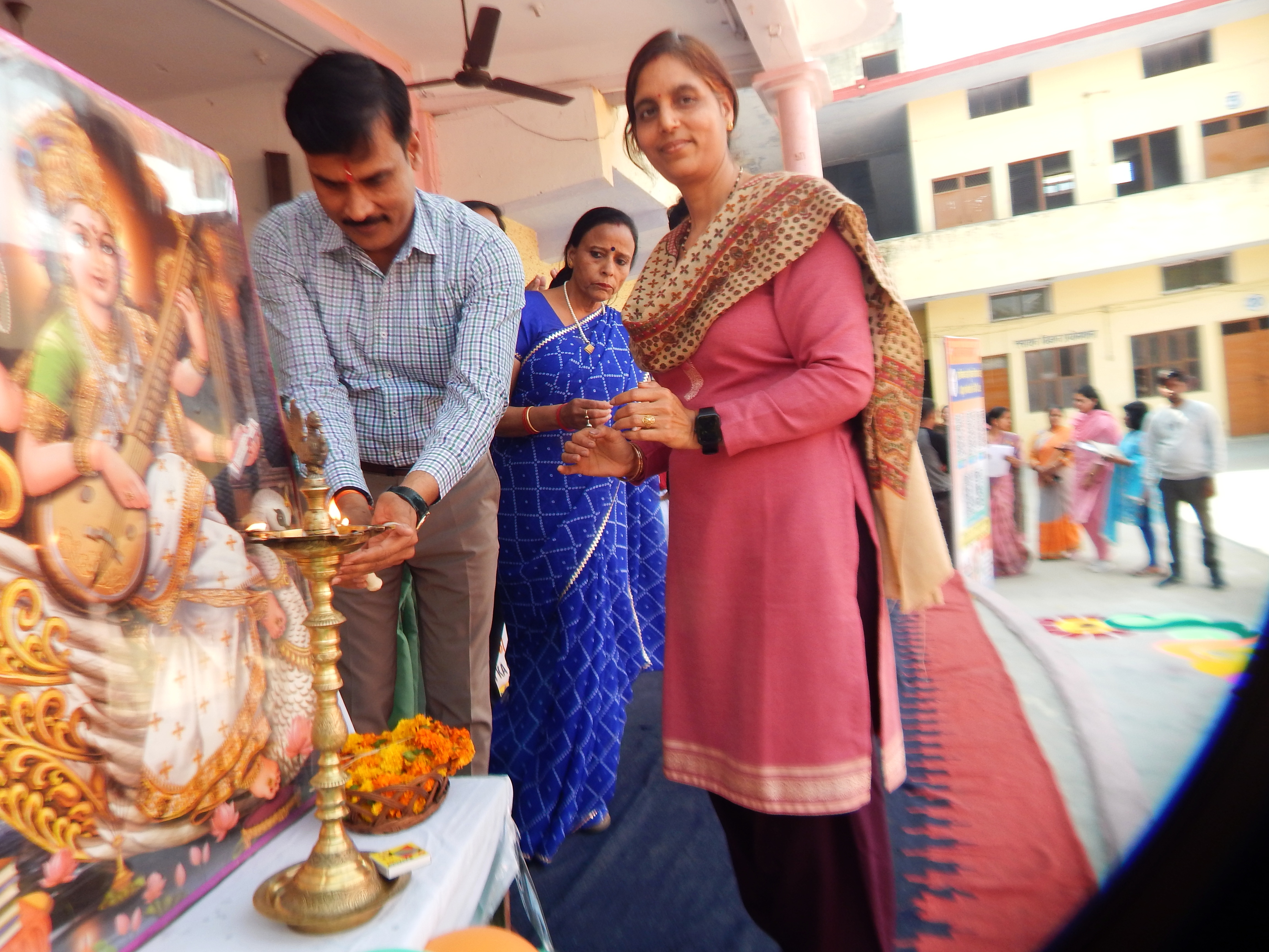 हरदोई:बच्चियां घर जाकर अपने माता पिता को मतदान का संकल्प अवश्य दिलाएं:-एमपी सिंह