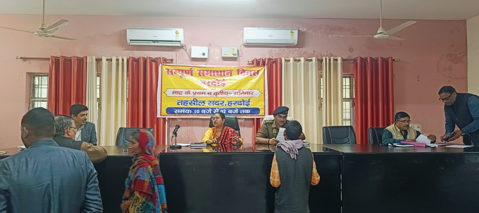 हरदोई : प्राप्त शिकायतों का निस्तारण गुणवत्ता परक एवं निर्धारित समय में कराना सुनिश्चित करें:- अपर जिलाधिकारी सरकारी तथा पट्टे की भूमि व गरीबों की भूमि एवं मकान आदि पर अवैध कब्जा करने वालों के खिलाफ कड़ी कार्यवाही करें:- प्रियंका सिंह।