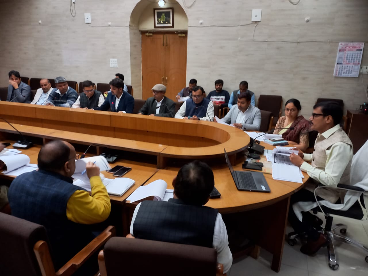 हरदोई :सतत विकास के लक्ष्यों को पूर्ण करने के लिए गंभीरता से प्रयास किये जाएं- जिलाधिकारी