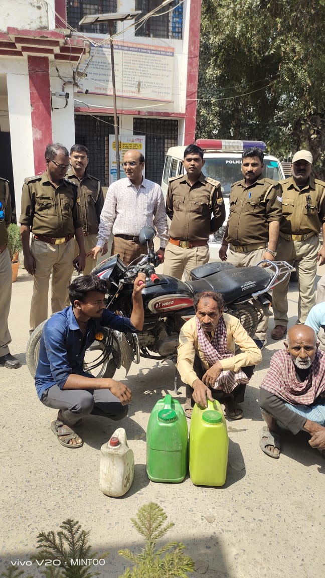 प्रयागराज- आबकारी विभाग अवैध शराब की रोकथाम, उनके अनियमित निर्माण व व्यापार के विरुद्ध विशेष प्रवर्तन अभियान
