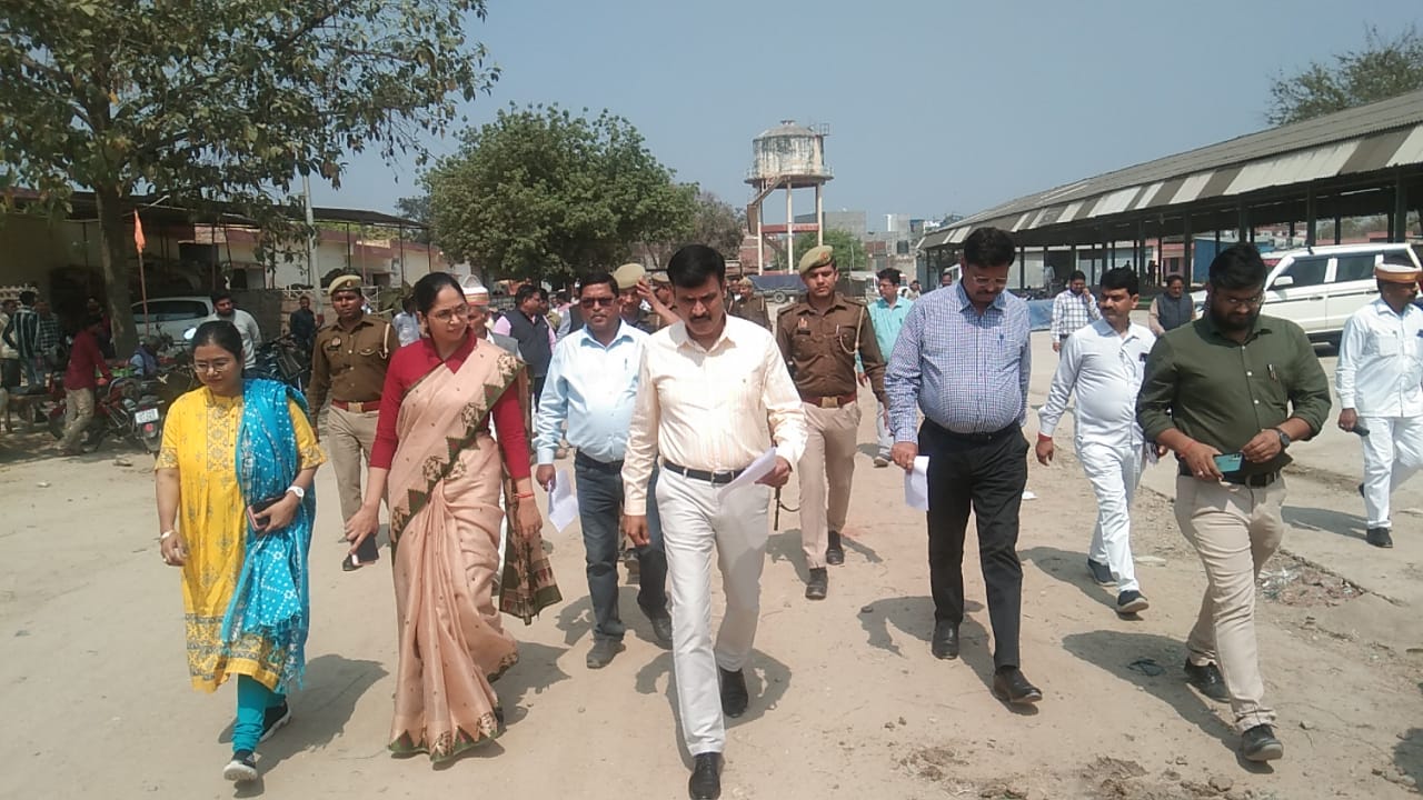 हरदोई:स्ट्रांग रूम के लिए दुकानों को खाली कराने का कार्य जल्द कराये:-मंगला प्रसाद सिंह