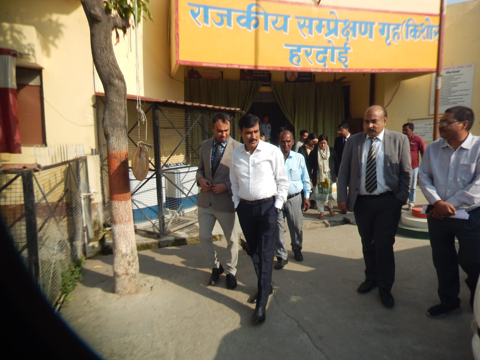हरदोई : बाल बंदियों को समय पर नाश्ता, भोजन उपलब्ध करायें:- जिला जजभोजनालय तथा सम्प्रेक्षण गृह में विशेष सफाई रखी जाये:- जिलाधिकारीजिन बंदियों के वकील नहीं है उन्हें वकील की सुविधा उपलब्ध कराये:-राजकुमार सिंह बीमार बंदियों की जांच कराकर उचित दवायें दिलाये:- मंगला प्रसाद सिंह