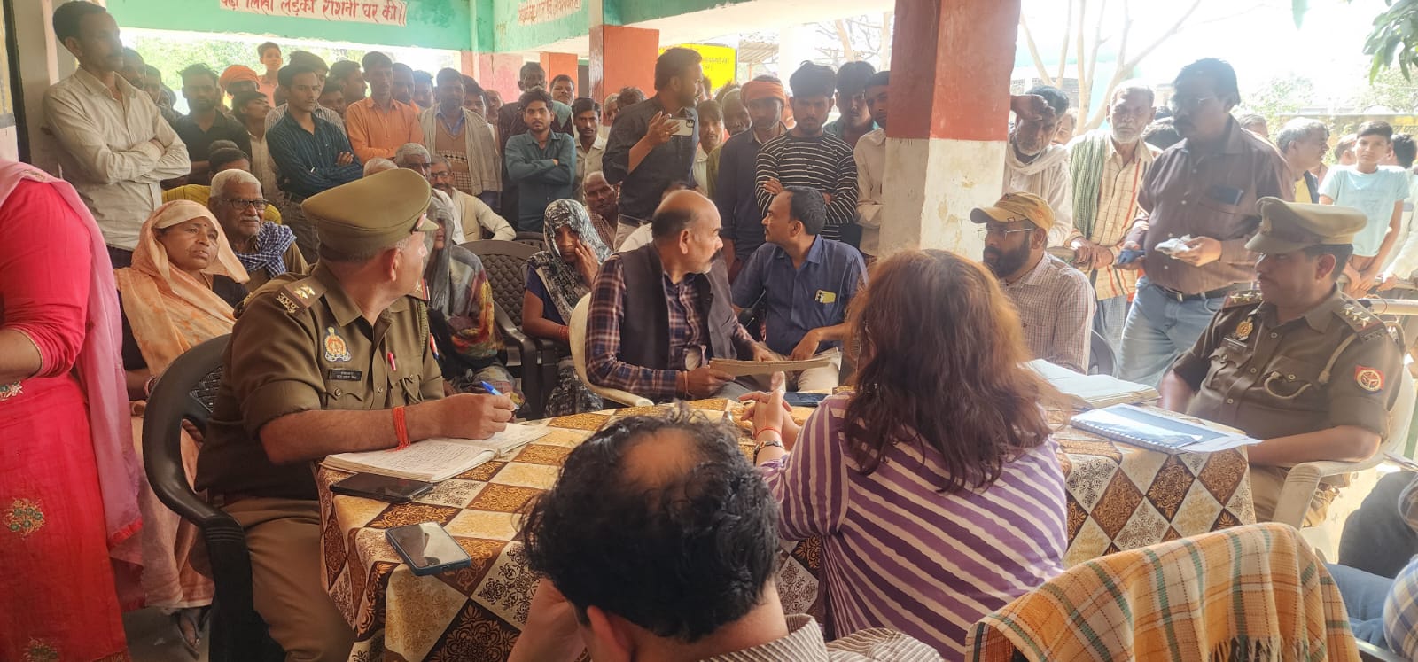हरदोई : उप जिलाधिकारी शाहबाद ने सभी से अपील की सभी लोग मतदान कर अपने बूथ का मतदान प्रतिशत सबसे अच्छा करके दिखाएंगे ।