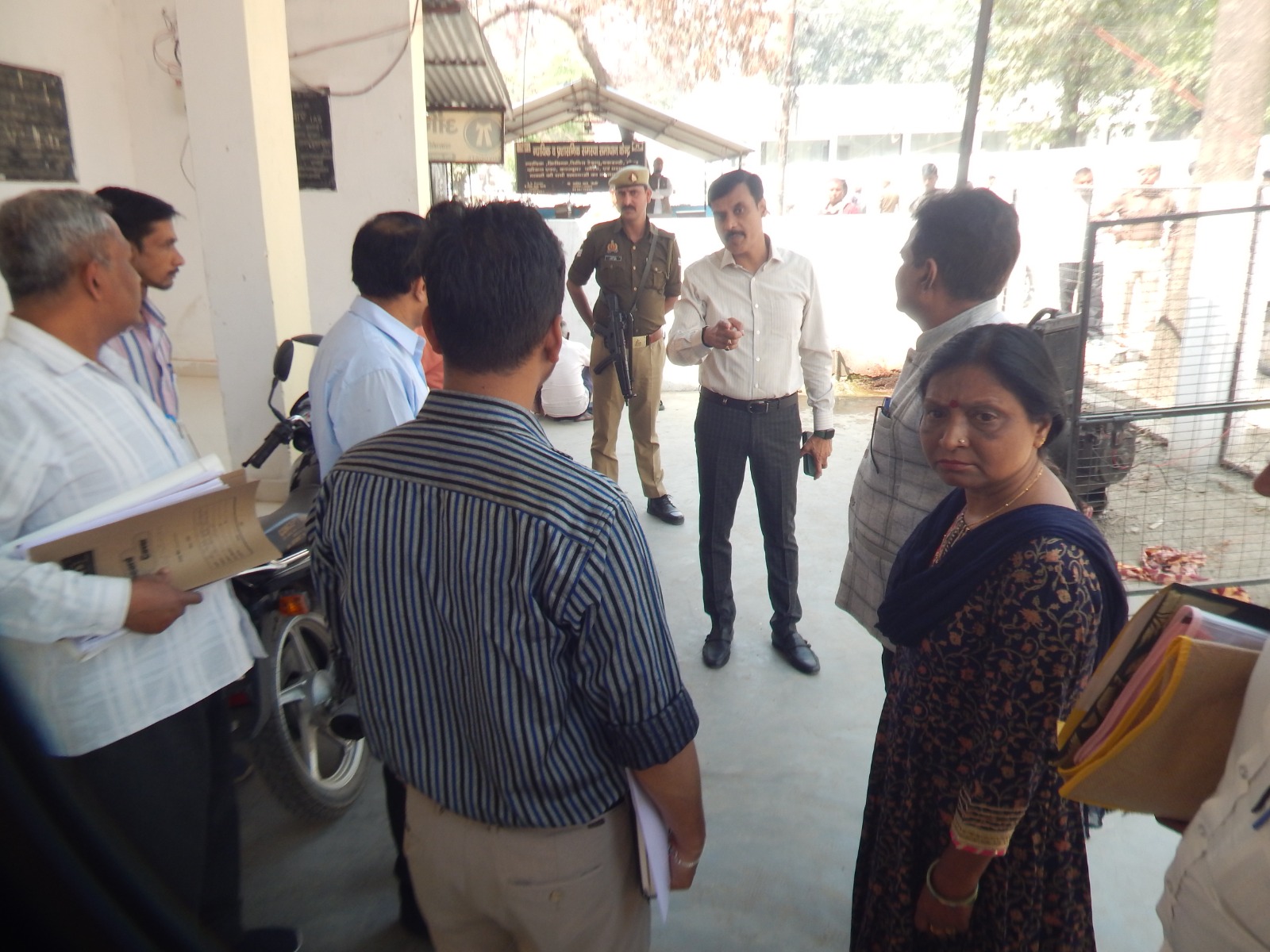 हरदोई:विज्ञापनों की निगरानी के लिए स्थापित 8 टीवी पर विधान सभावार निर्धारित कर कर्मचारियों की ड्यूटी लगाये:- जिला निर्वाचन अधिकारी1950 पर प्राप्त शिकायतों को तत्काल निस्तारित कराया जाये:- मंगला प्रसाद सिंह