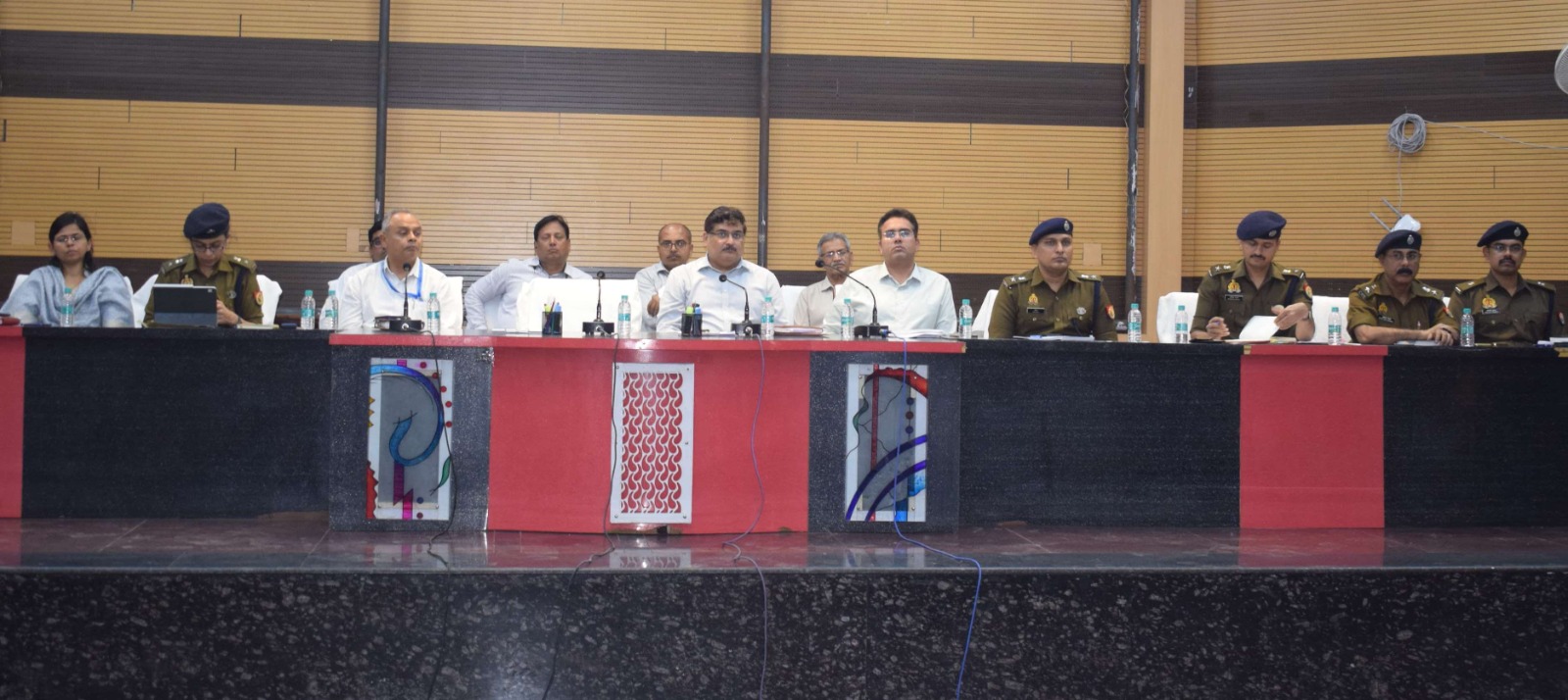 प्रयागराज-जिलाधिकारी द्वारा जिला पंचायत सभागार में पीस कमेटी की गोष्ठी सम्पन्न
