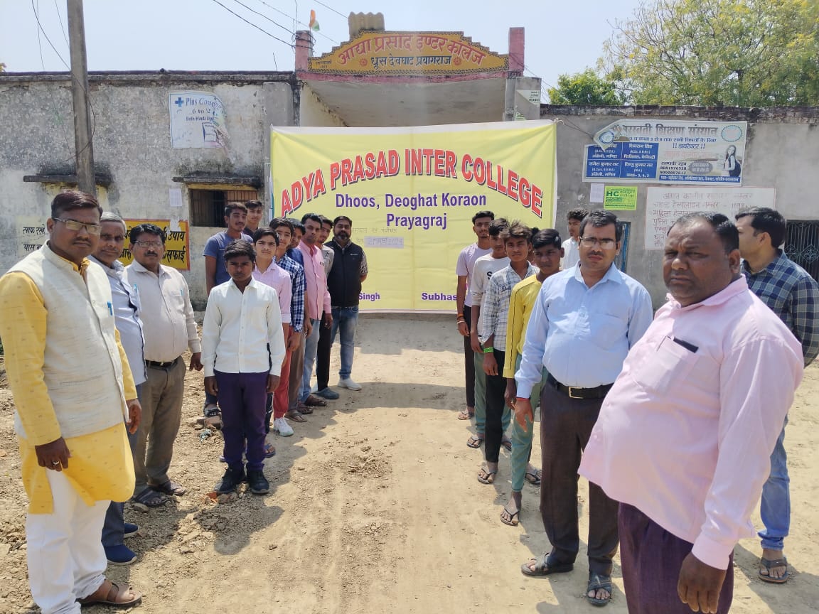 प्रयागराज- मतदाता जागरूकता अभियान के अंतर्गत स्वीप  के सहायक नोडल अधिकारी पी एन सिंह के निर्देशन में यमुनापार के सभी माध्यमिक विद्यालयों के शिक्षकों व छात्रों के द्वारा विशाल  रैलियाँ निकाली गईं।
