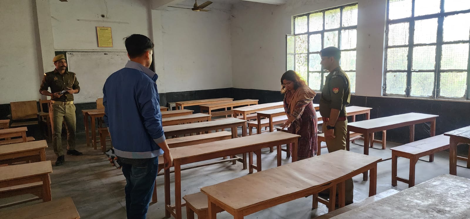 हरदोई : उपजिलाधिकारी शाहाबाद पूनम भाष्कर  ने किया मतदान केन्द्रो का निरीक्षण।