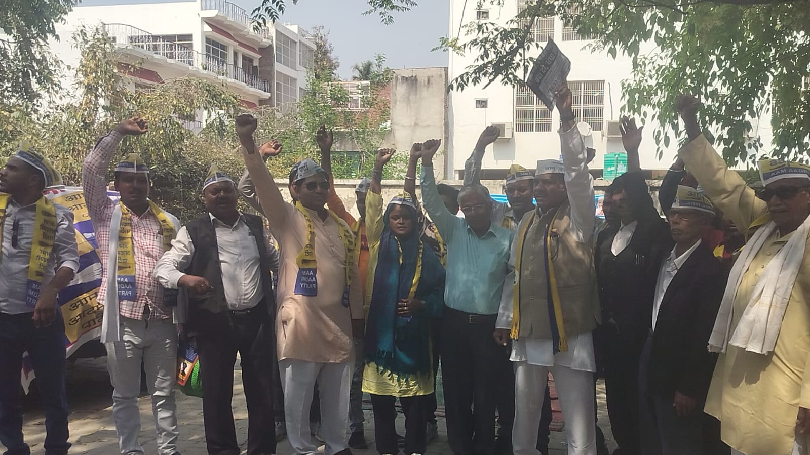 फर्रुखाबाद:ईडी द्वारा फर्जी केस में असंवैधानिक गिरफ्तारी के खिलाफ आप ने सीएम केजरीवाल की गिरफ्तारी के विरोध में किया जोरदार धरना प्रदर्शन