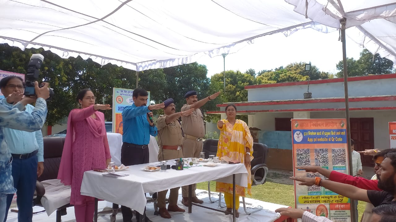 हरदोई : होली का त्यौहार मानते समय आदर्श आचार संहिता का ध्यान अवश्य रखें:- जिलाधिकारी सभी लोग अमन चैन के साथ होली का त्यौहार मनाएं:- पुलिस अधीक्षक