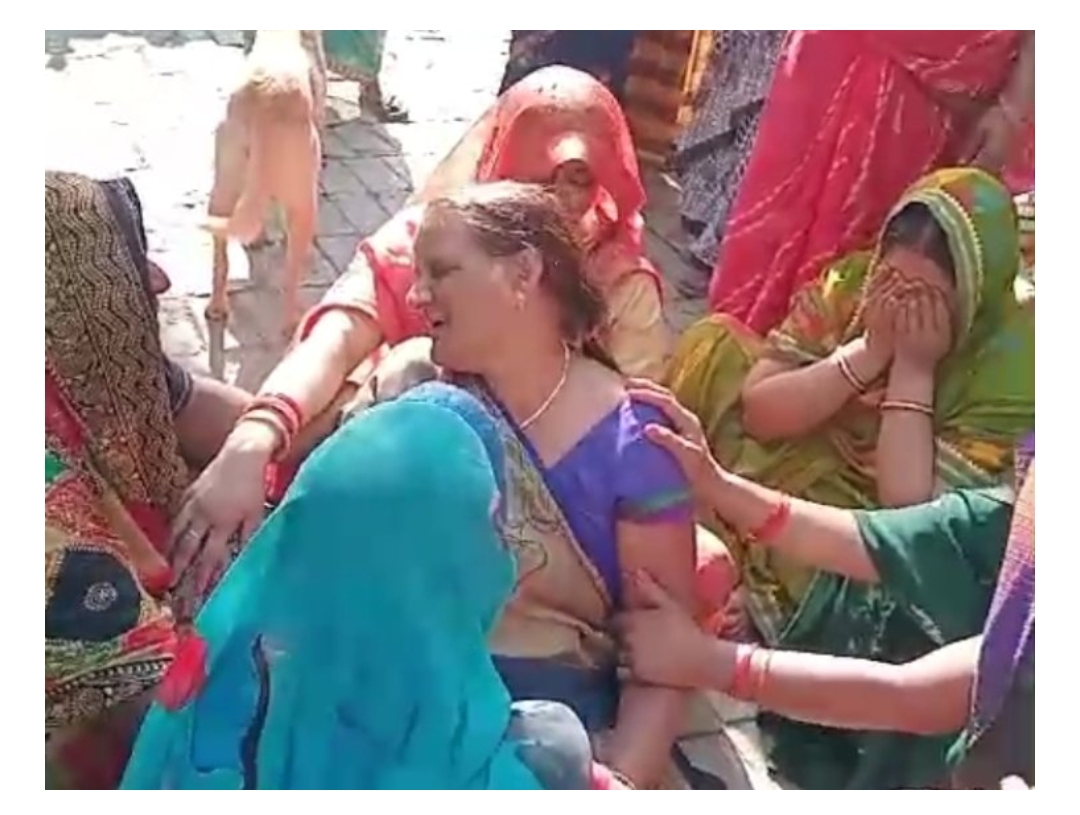 गाज़ीपुर - शाम्भवी स्वीट हाऊस के मालिक रमेश कुशवाहा को तेज रफ्तार से आ रही  अनियंत्रित कार ने मारी टक्कर , हुई मौत