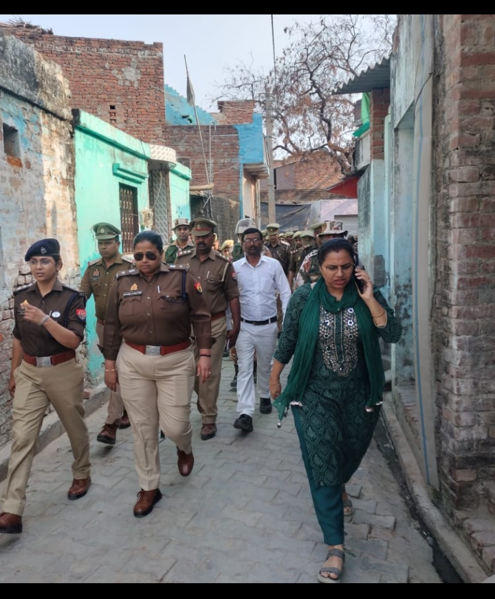 जनपद कासगंज में लोकसभा चुनाव के दृष्टिगत शांति पूर्वक मतदान करने के लिए की गई अपील और लोगों से की वार्ता