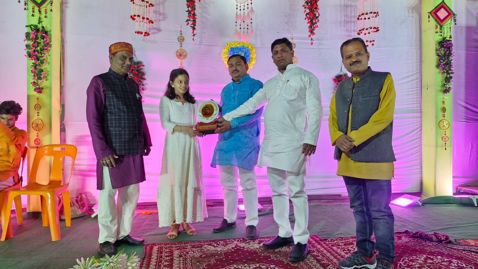 कासगंज : न्यौली, सेंट वी0 एन0 पब्लिक स्कूल मिर्जापुर नगरिया का वार्षिकोत्सव विद्यालय परिसर में प्रबंधक सुरेश सिंह चौहान की अध्यक्षता में सम्पन्न हुआ।