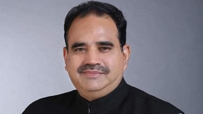 पीलीभीत में बसपा ने अनीस अहमद खां को दिया टिकट