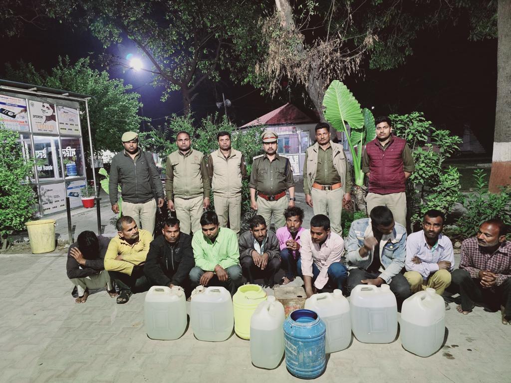 हरदोई: जनपद में अवैध मद्य निष्कर्षण एवं बिक्री के विरूद्ध चलाया जा रहा है