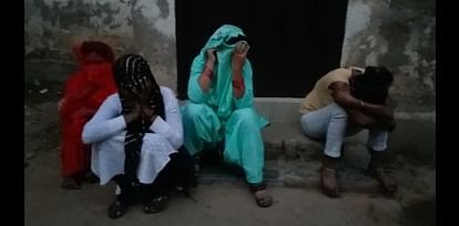 मैनपुरी: महिला की हरकतों से पूरा मोहल्ला परेशान,आधी रात को आती हैं लड़कियां