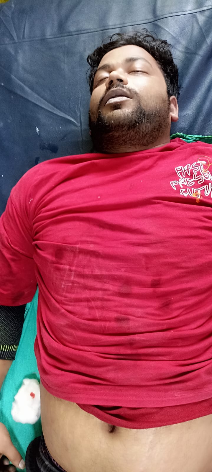 मैनपुरी : बेटे ने खाया जहर, देखकर मां को भी आया अटैक ?