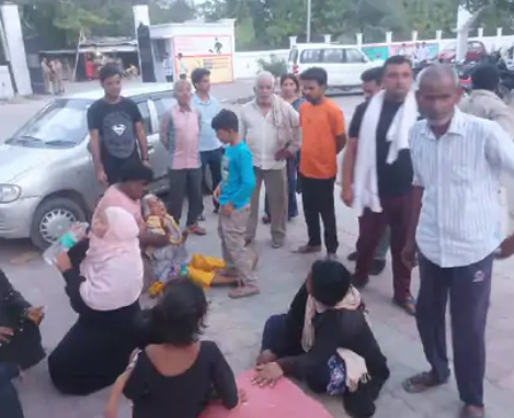 बीकेटी थाना क्षेत्र के पुलिस सहायता केंद्र में वायरिंग कर रहे इलेक्ट्रीशियन की करंट लगने से मौत हो गई